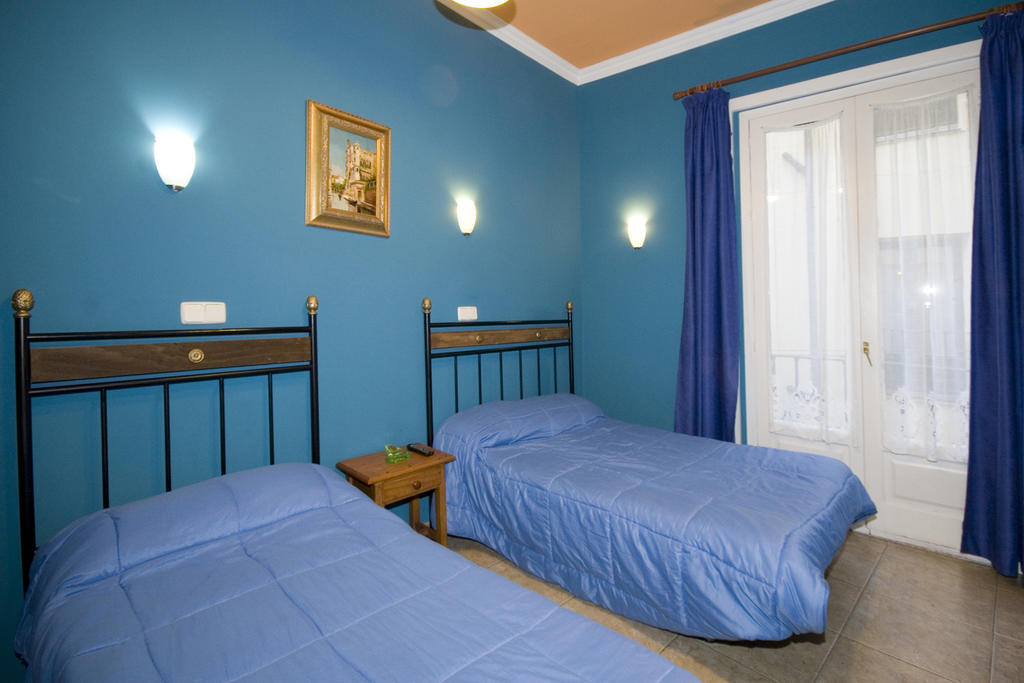 مدريد Hostal Rico الغرفة الصورة